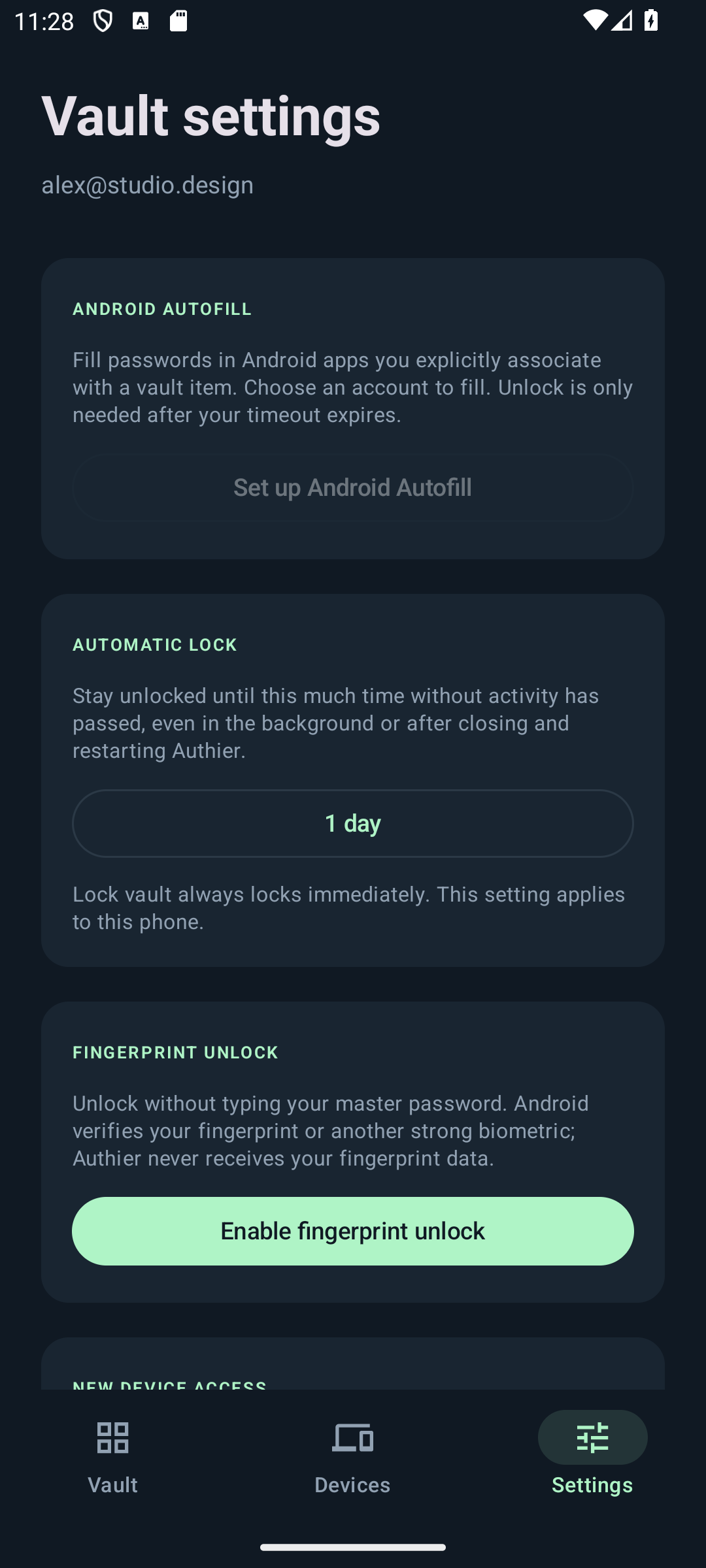 Android vault settings with a one-day automatic lock timeout and fingerprint setup